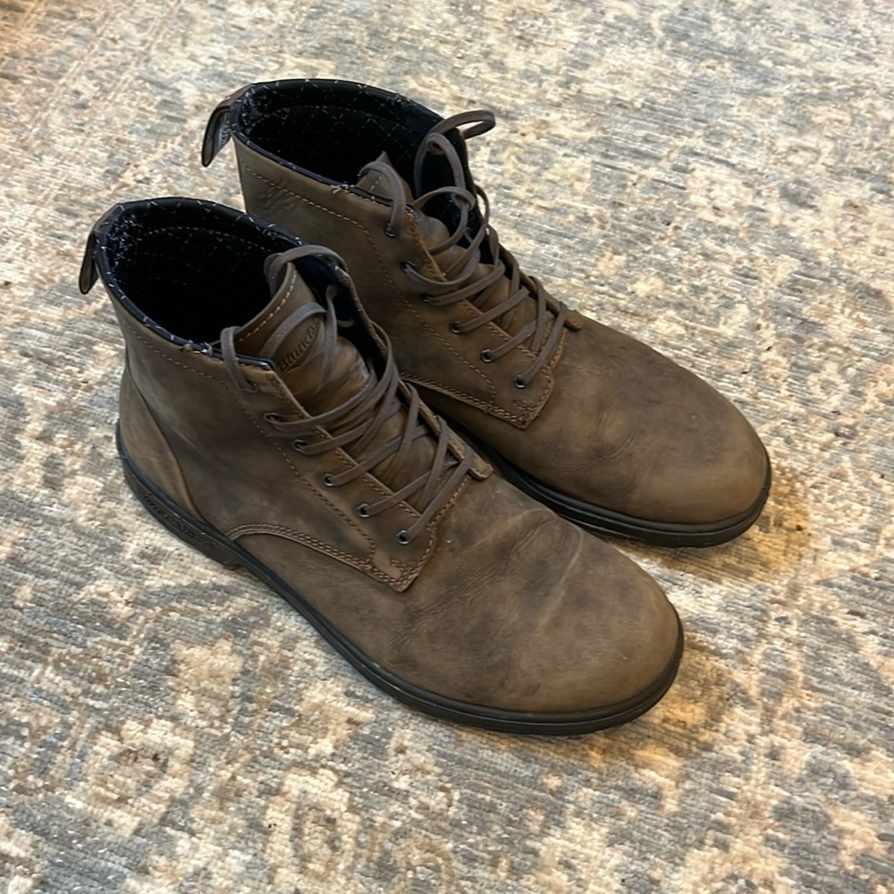 EUC Blundstone Original Lace Up Boot - rustic brown 9